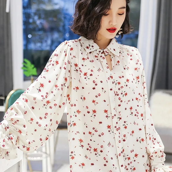 Lantern sleeve floral blouse - Picture 1 of 7